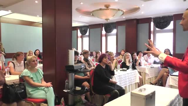 Сделайте ваш праздник запоминающимся, создав волшебную атмосферу благодаря иллюзионному шоу! Сделайте ваш праздник запоминающимся, создав волшебную атмосферу благодаря иллюзионному шоу!
