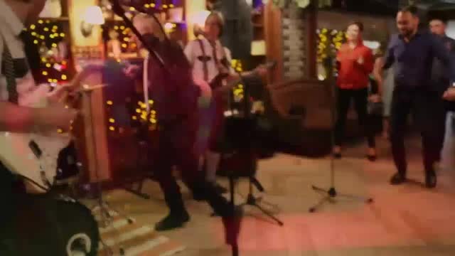 Лёгкая сборка видео с телефонов и любительские съёмки, той самой атмосферы которая разгорается на концертах Кварты. Лёгкая сборка видео с телефонов и любительские съёмки, той самой атмосферы которая разгорается на концертах Кварты.